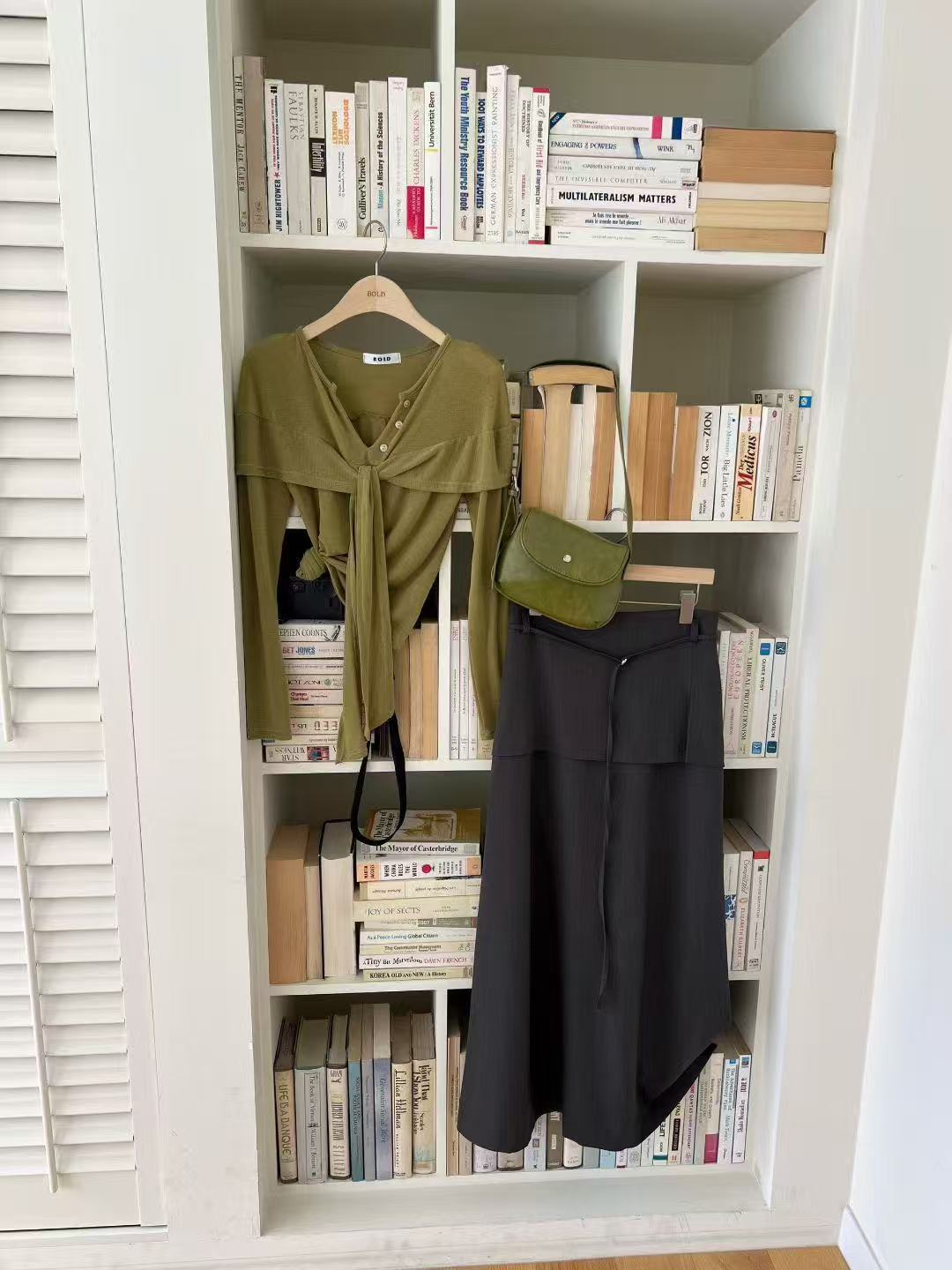 Tied Button Long Sleeves Top