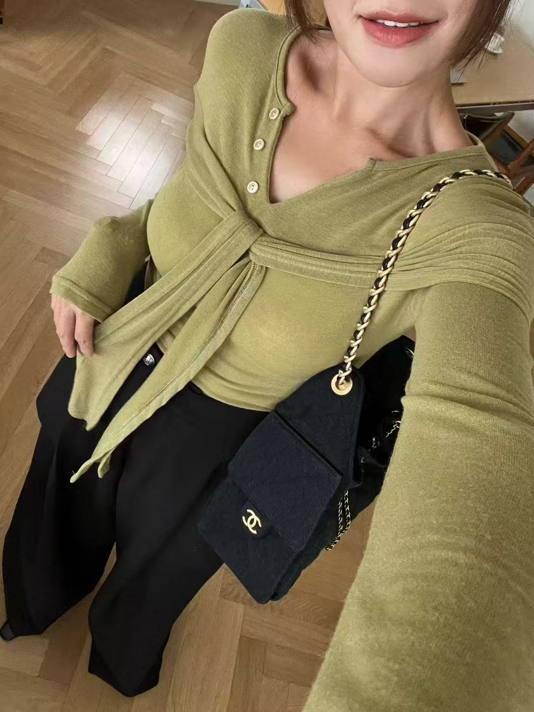 Tied Button Long Sleeves Top