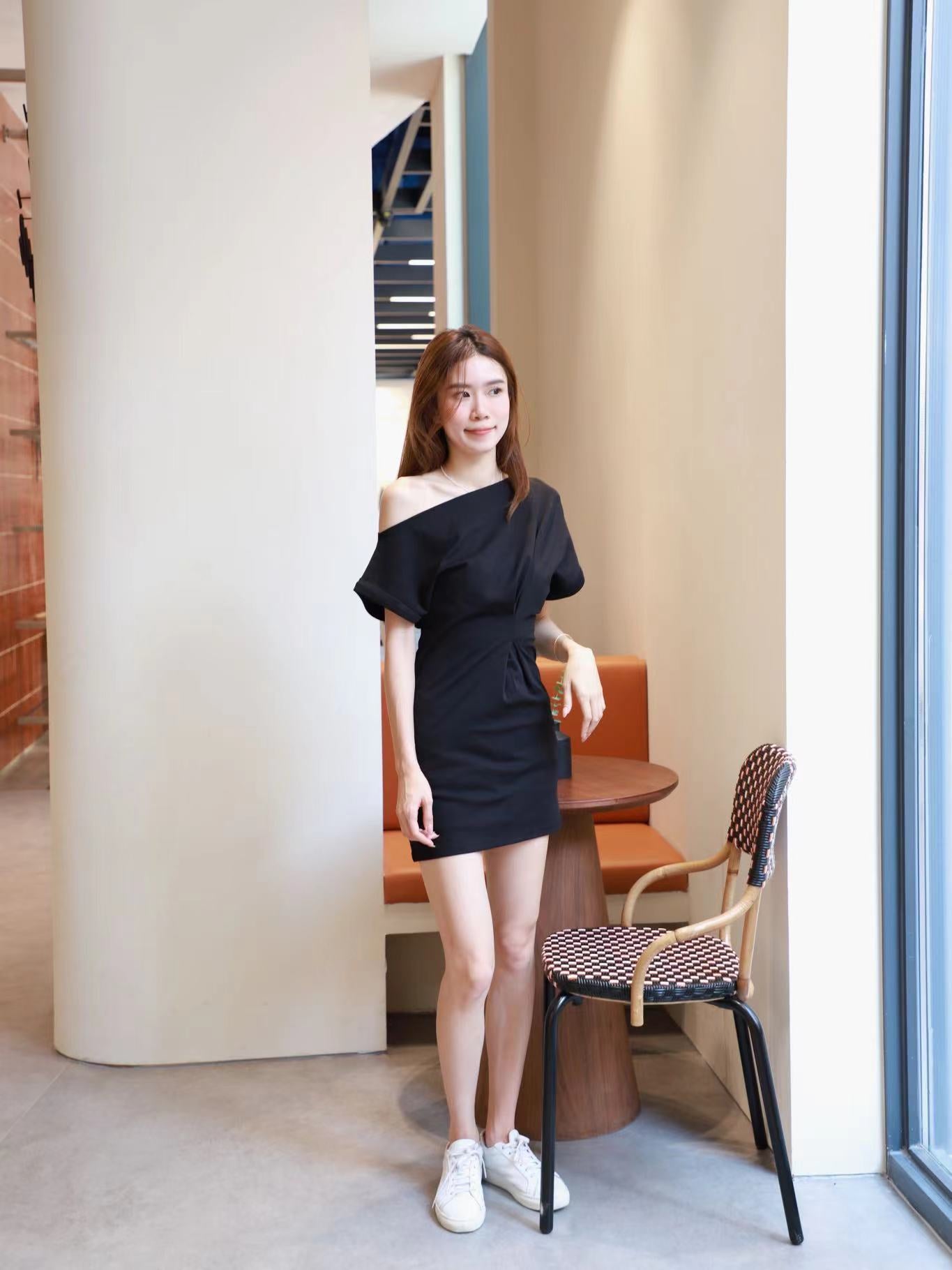 Lilian One Side off shoulder Mini Dress