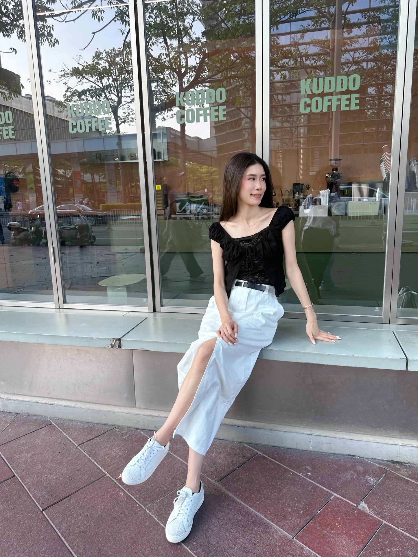 Lace Inside Tied T Top