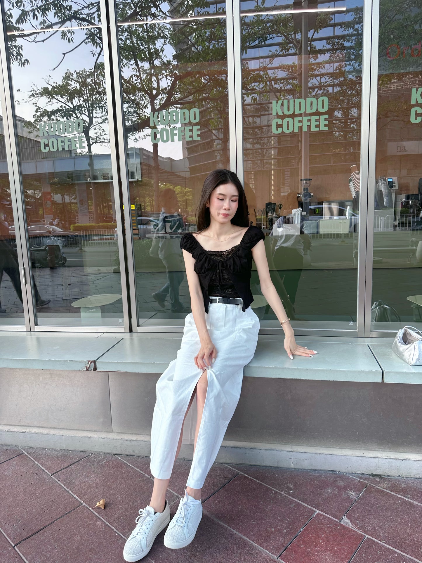 Lace Inside Tied T Top