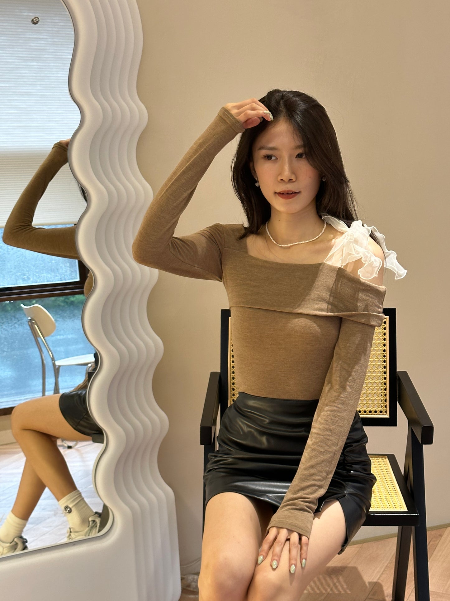 Tied Ribbon on a side Long Sleeves Top