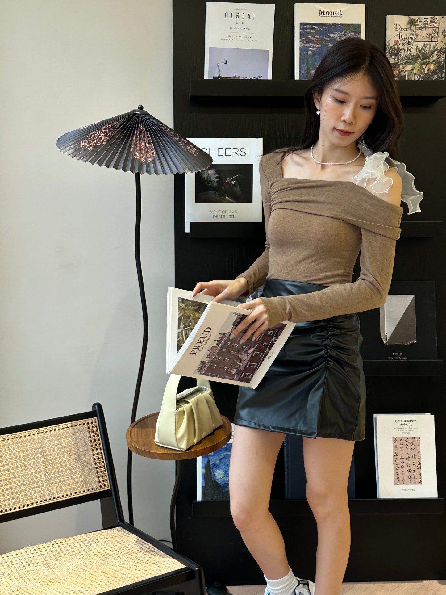 Tied Ribbon on a side Long Sleeves Top