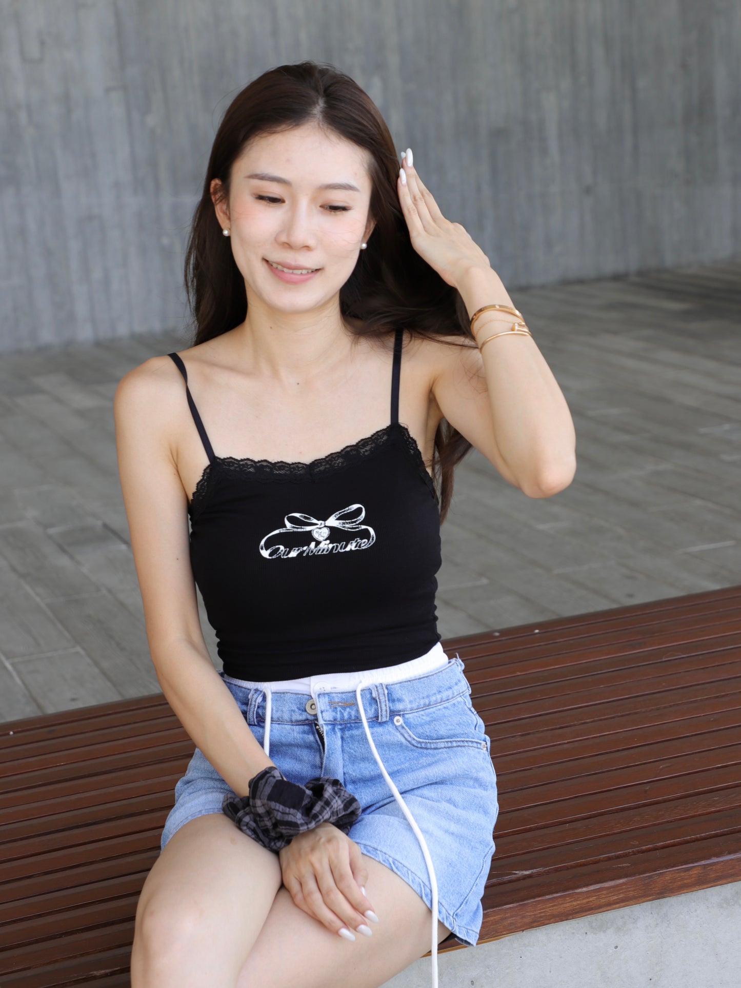 Lace Ribbon Black Tank Top with pads