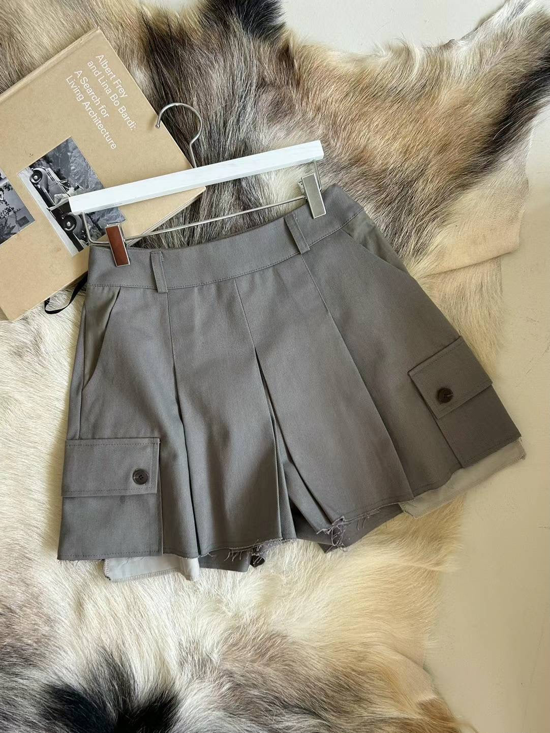Basic Pleated Cargo Shorts
