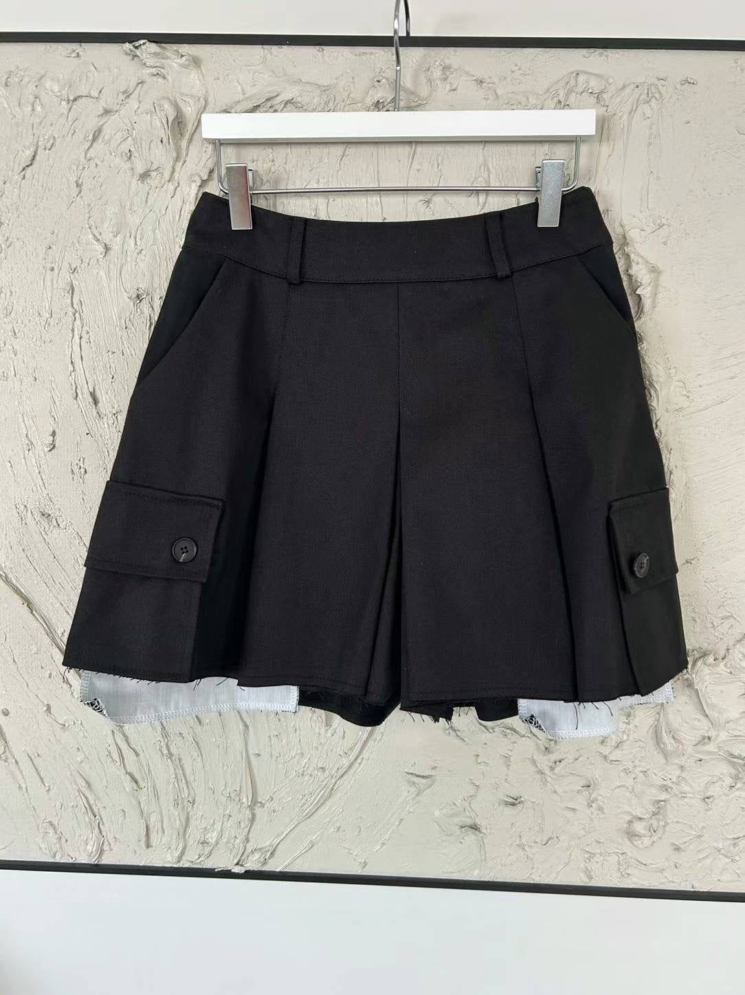 Basic Pleated Cargo Shorts
