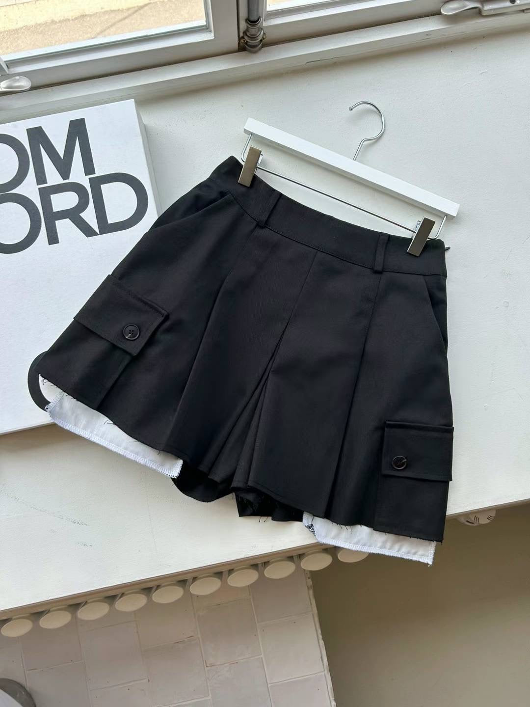 Basic Pleated Cargo Shorts