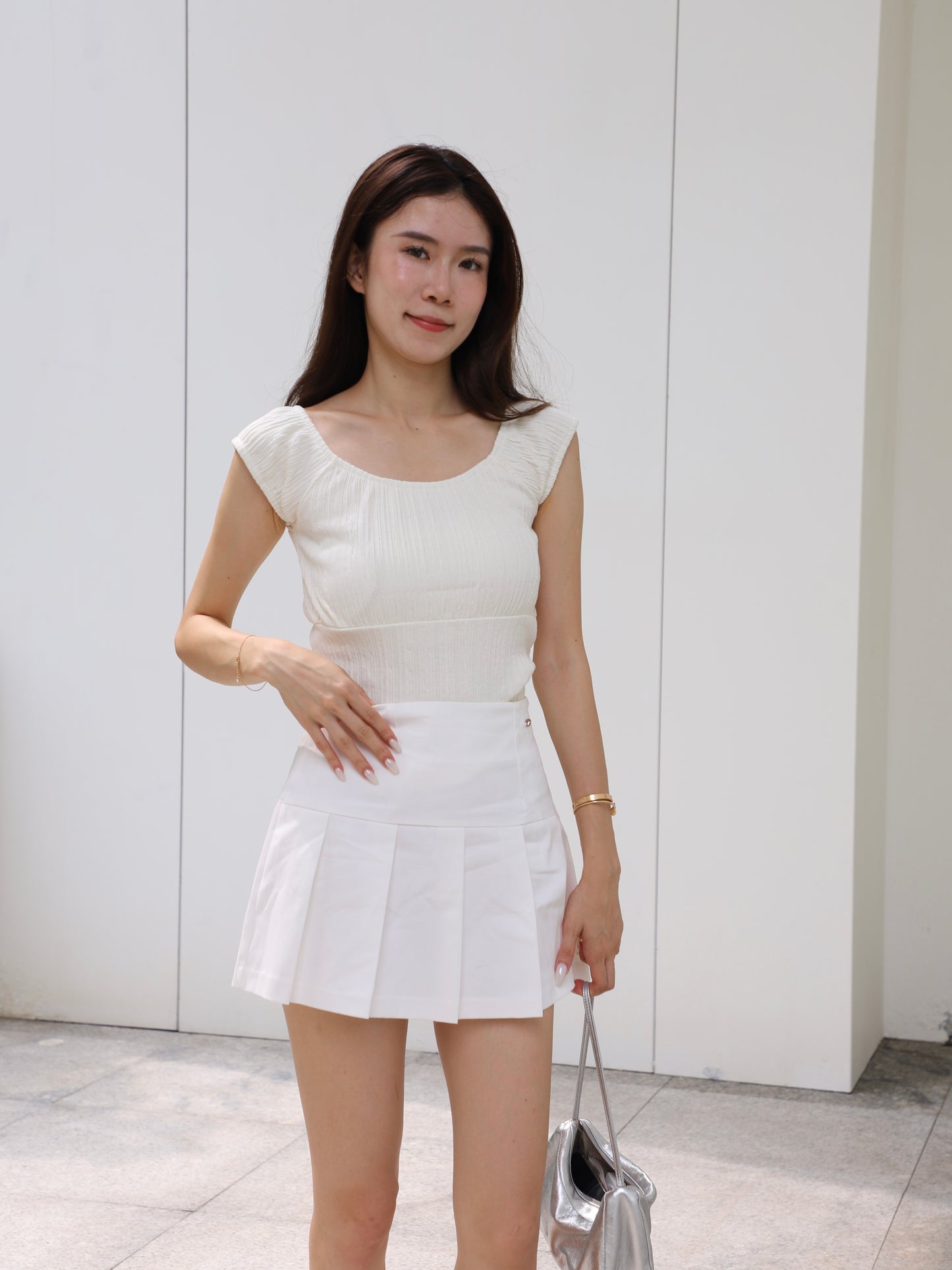 Basic T Shirt with Circle Neck