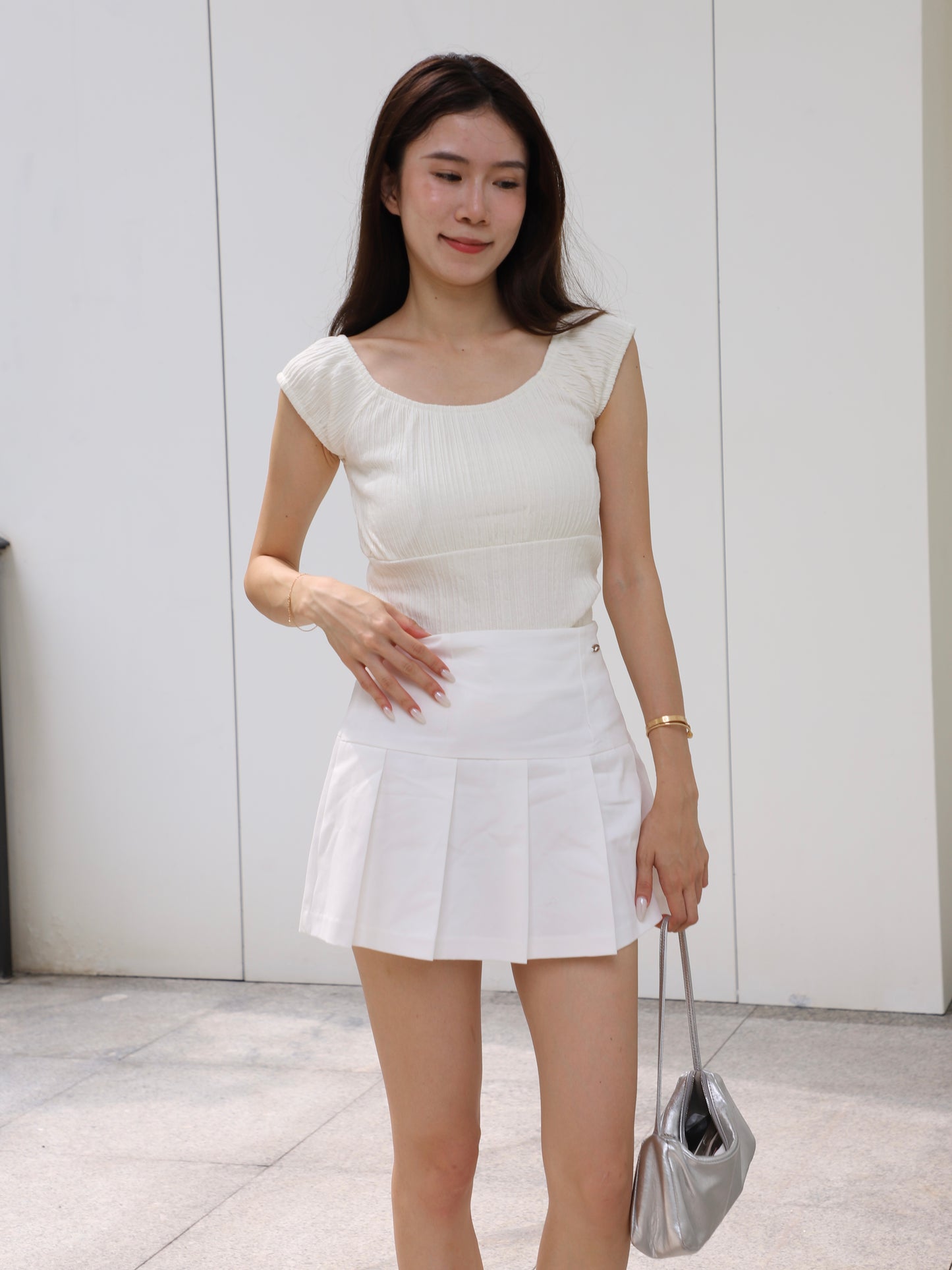 Basic T Shirt with Circle Neck