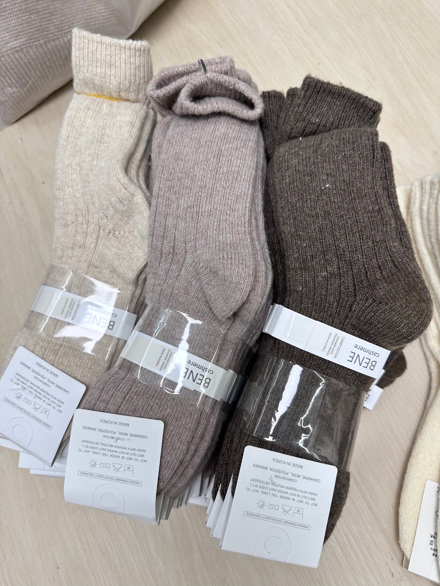 Basic Cashmere Socks