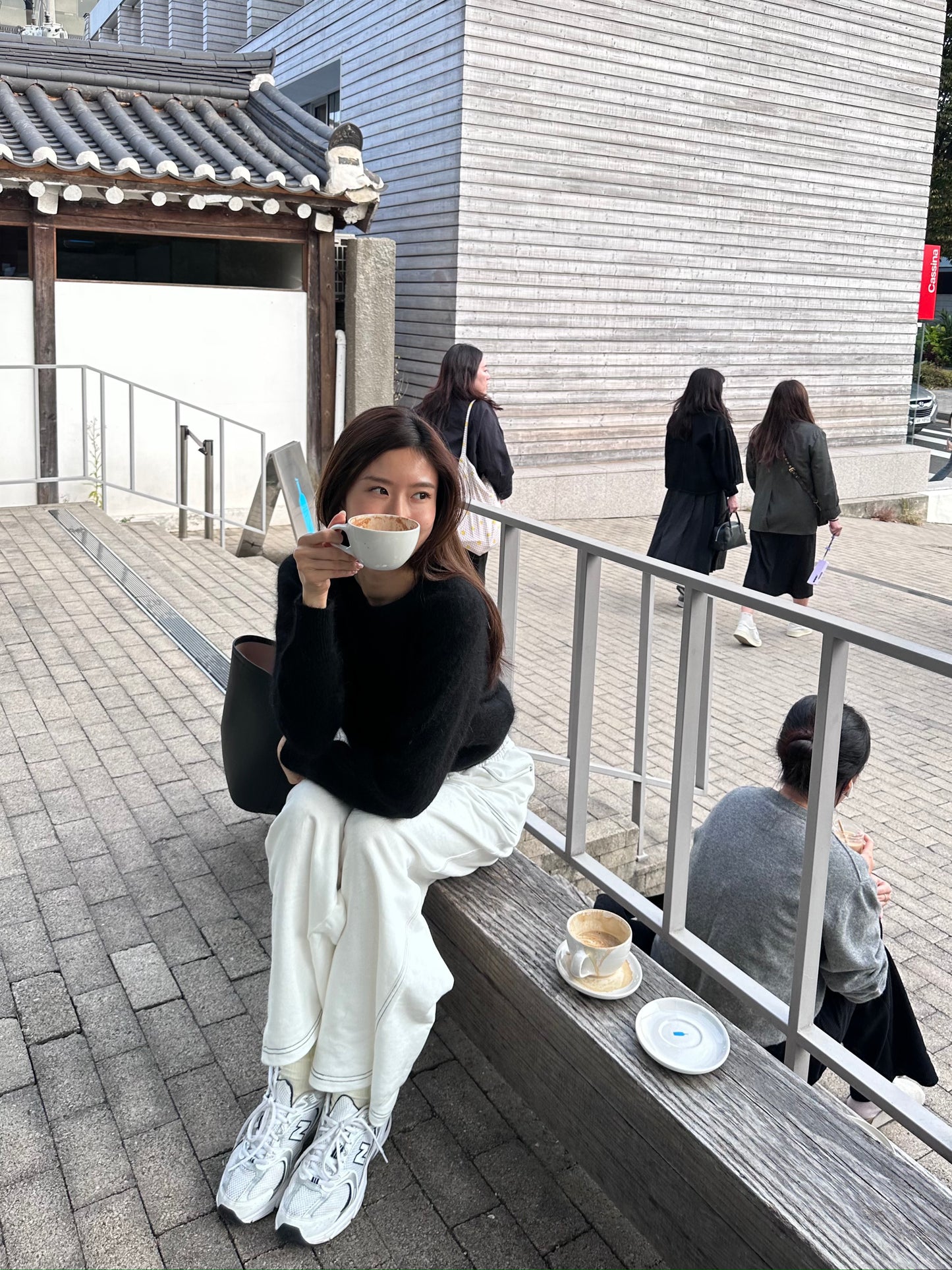Holes on Shoulder Long Sleeves Sweater