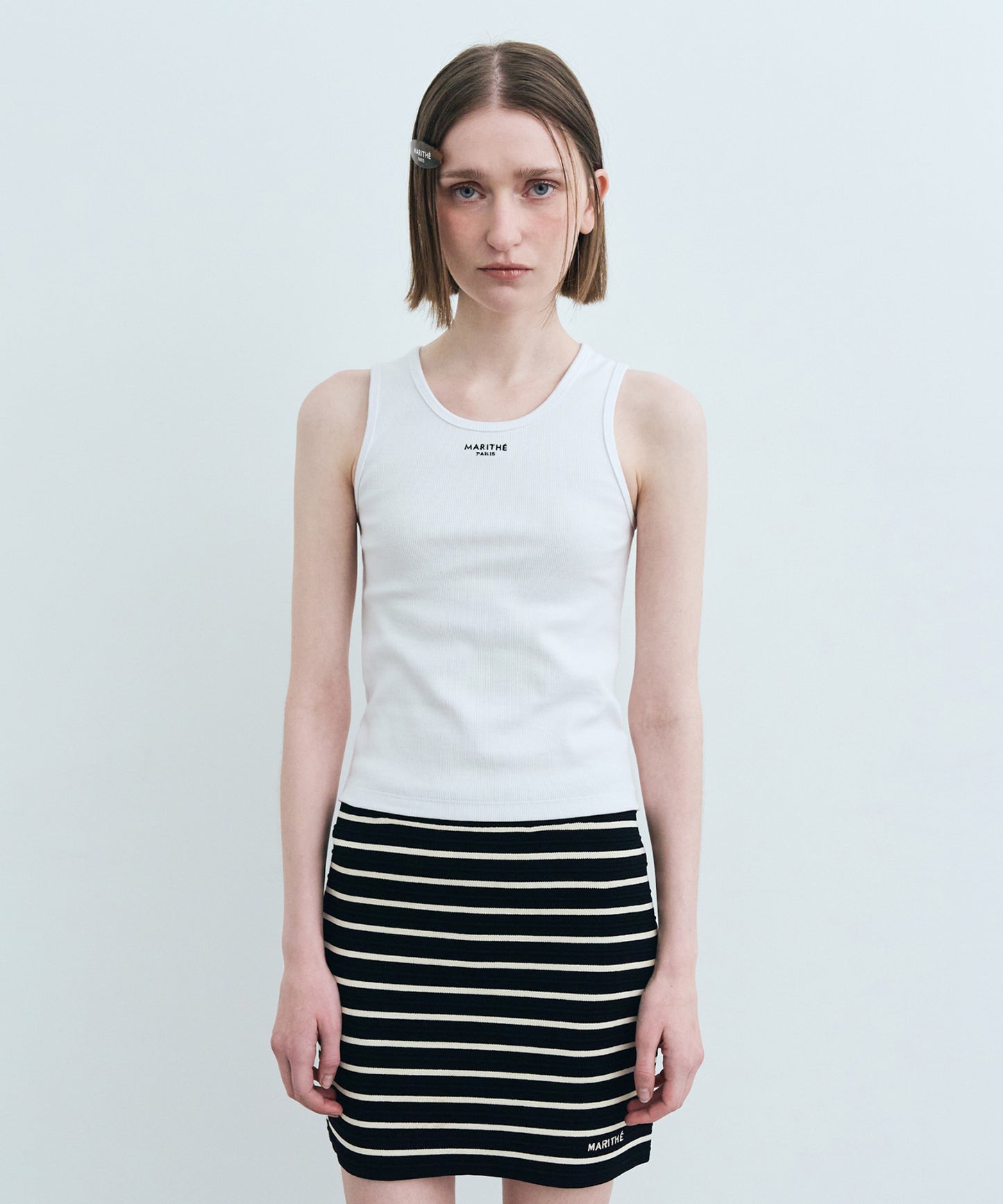 W U NECK SLEEVELESS