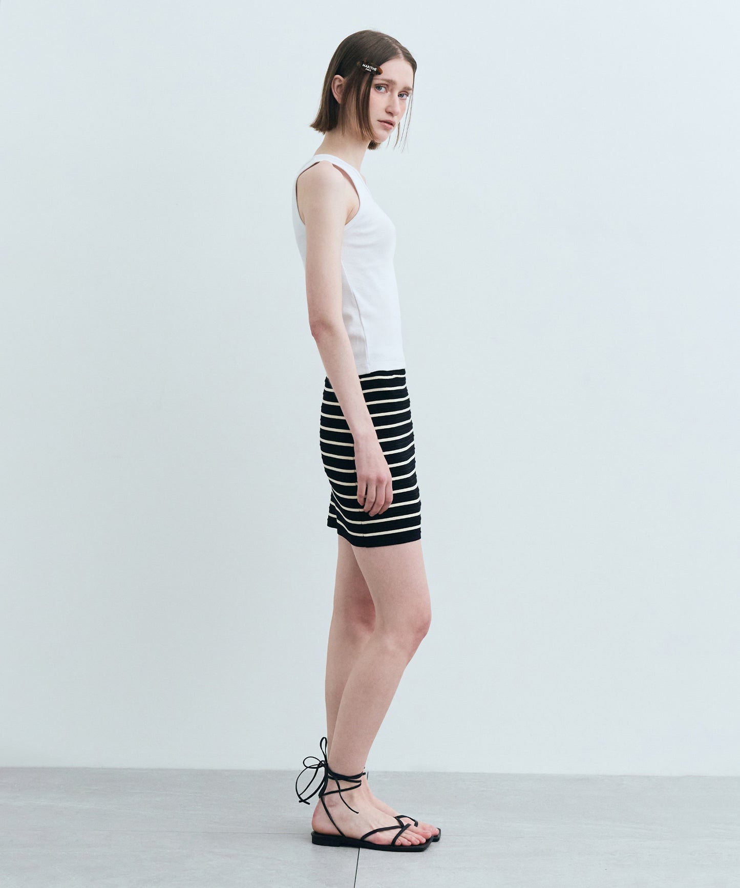 W U NECK SLEEVELESS