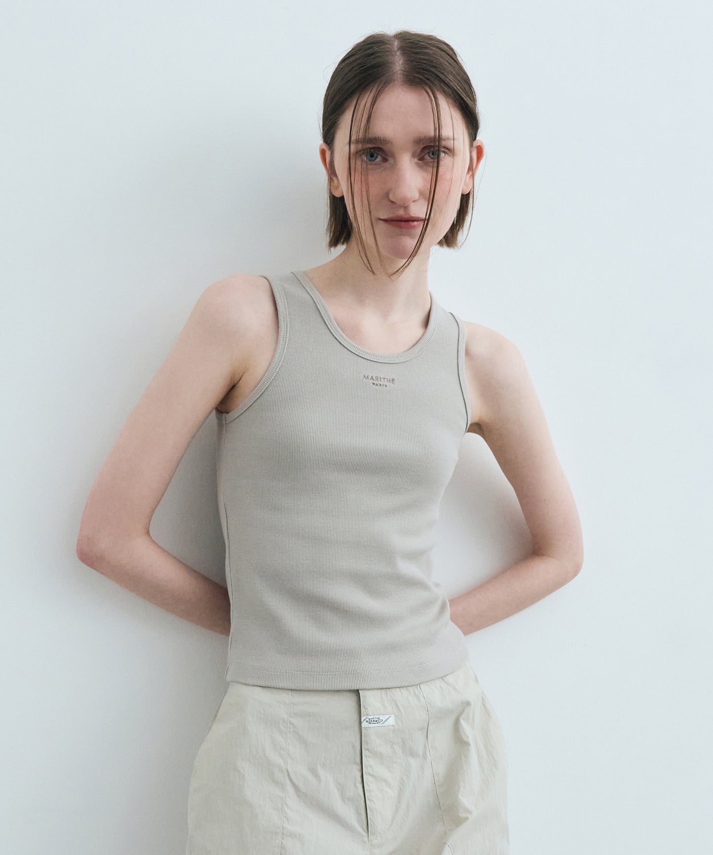 W U NECK SLEEVELESS