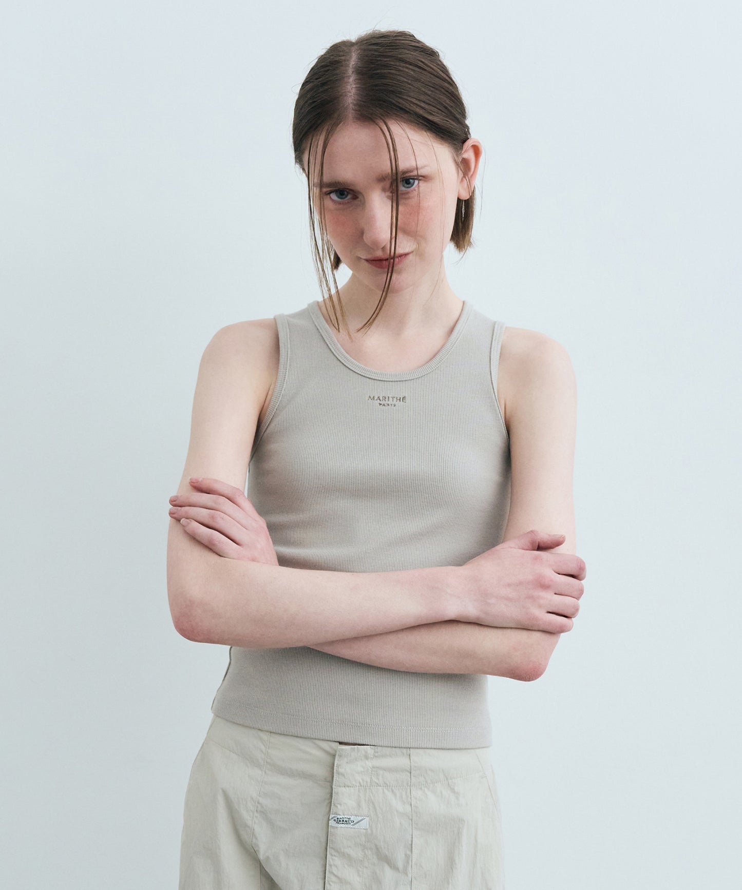 W U NECK SLEEVELESS