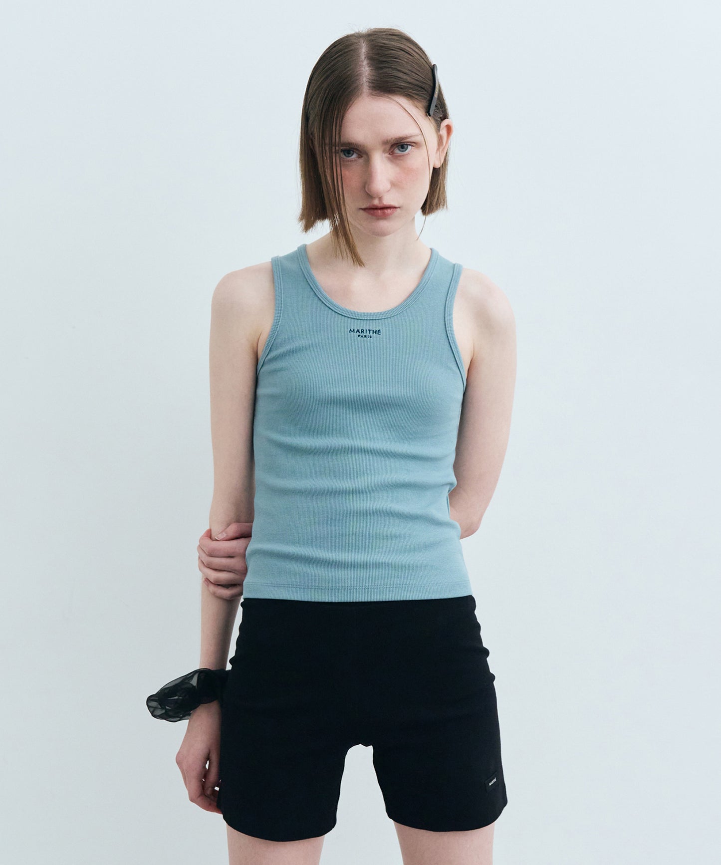 W U NECK SLEEVELESS