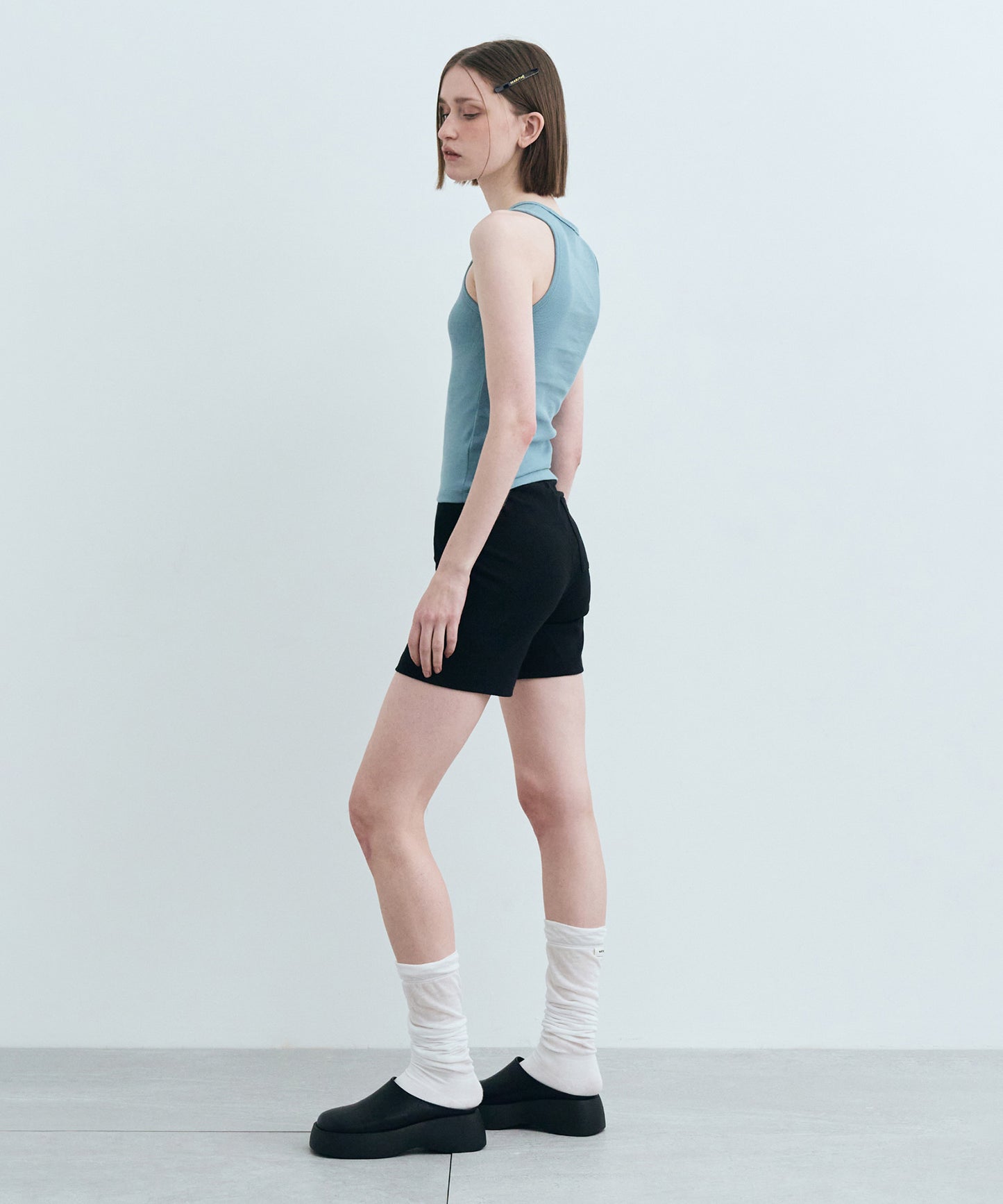 W U NECK SLEEVELESS