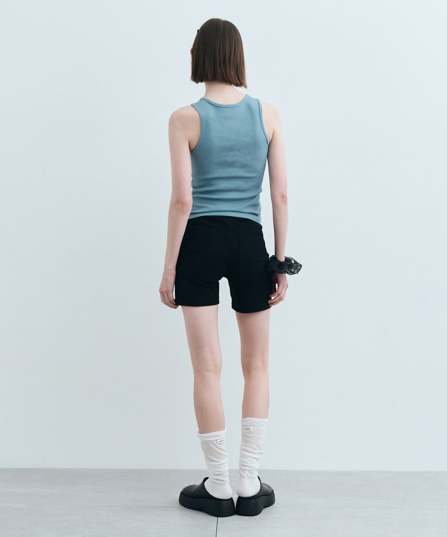 W U NECK SLEEVELESS