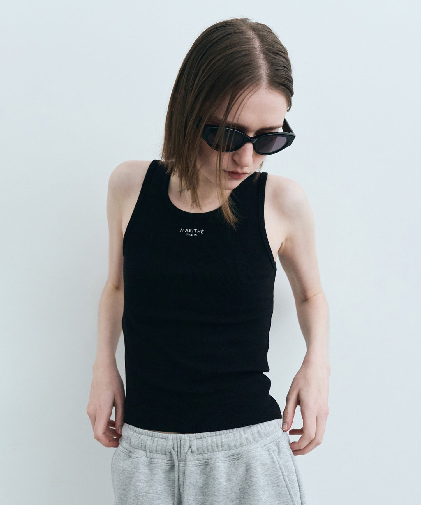 W U NECK SLEEVELESS