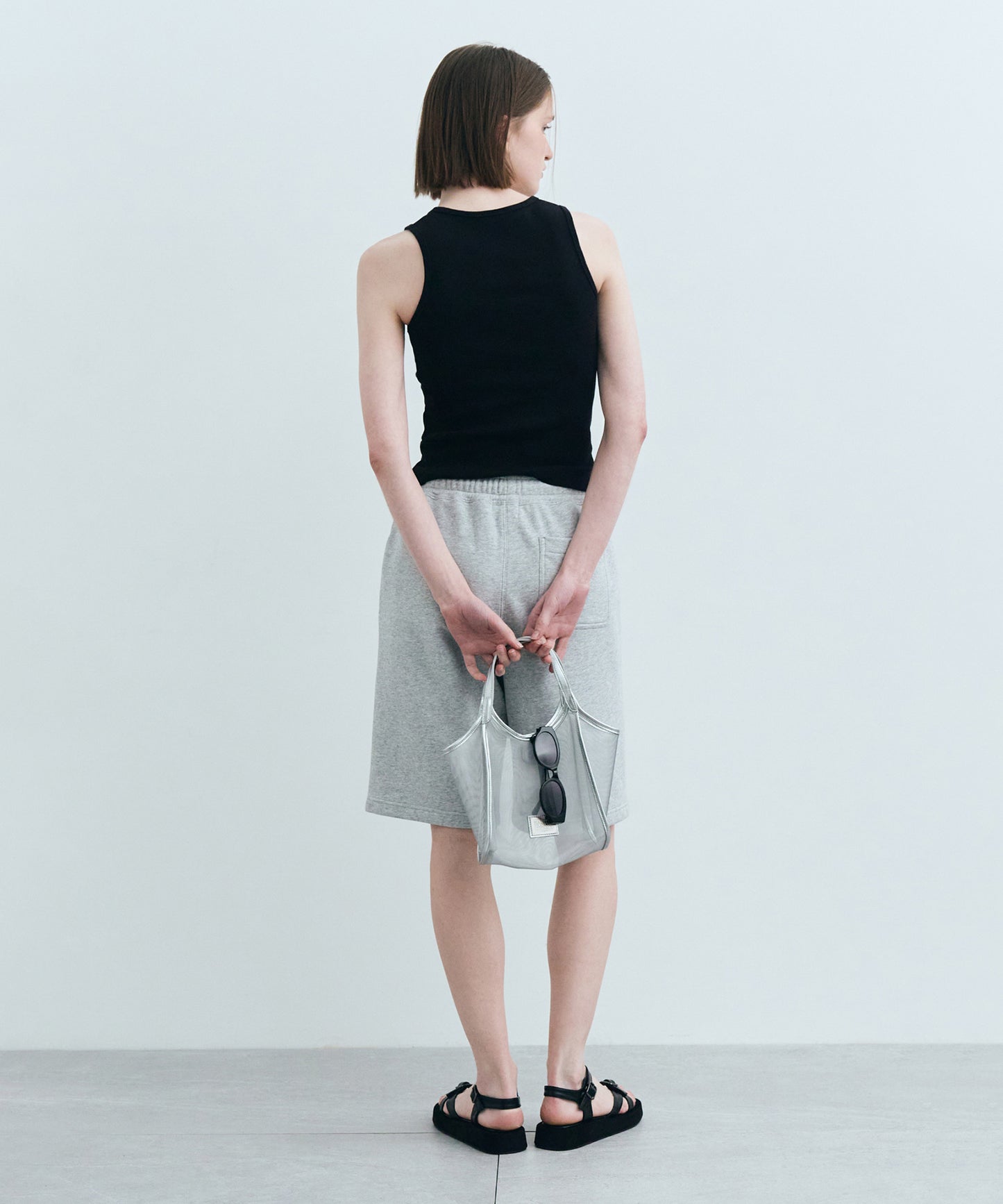 W U NECK SLEEVELESS