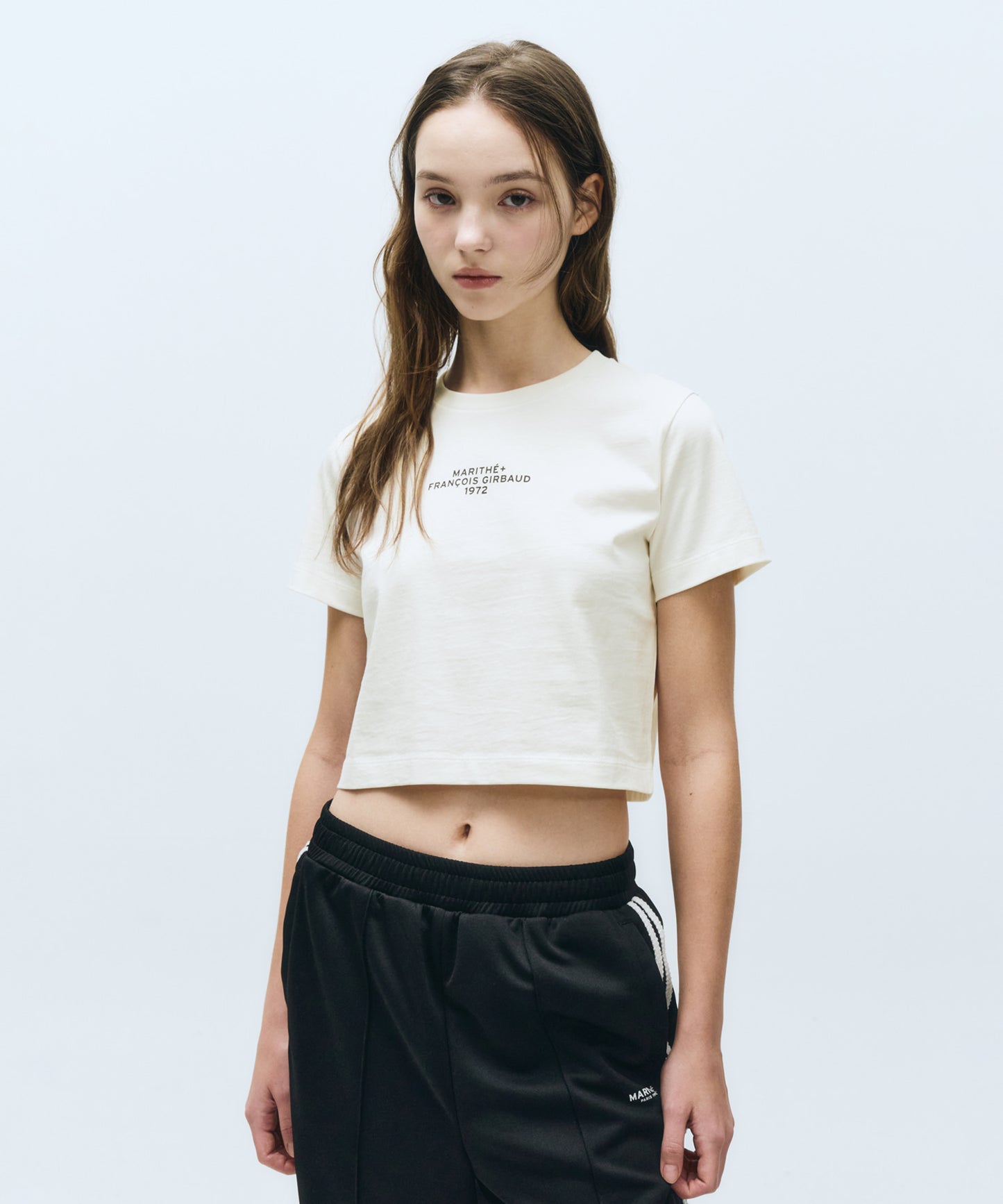 W LETTERING CROP TEE