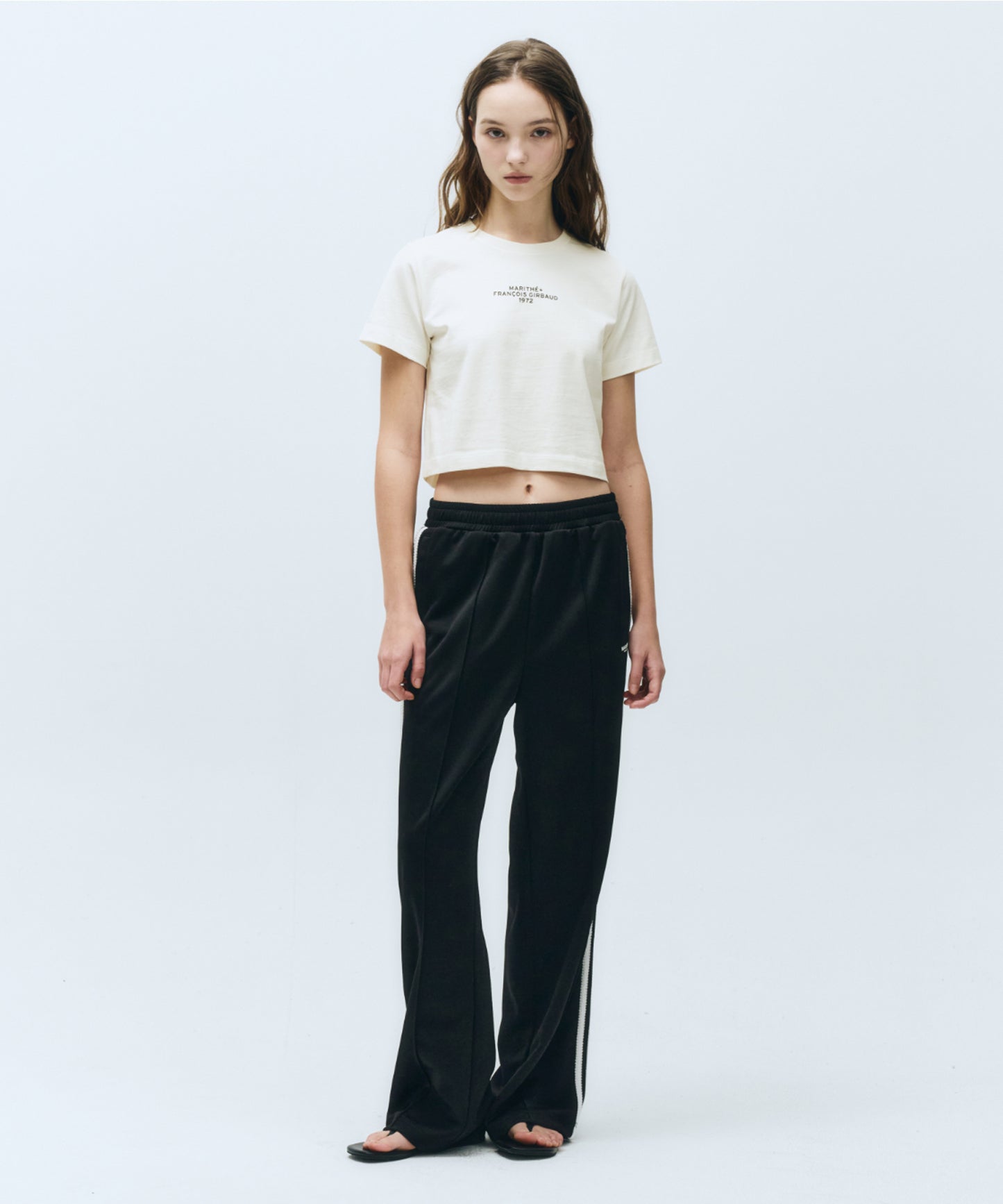 W LETTERING CROP TEE