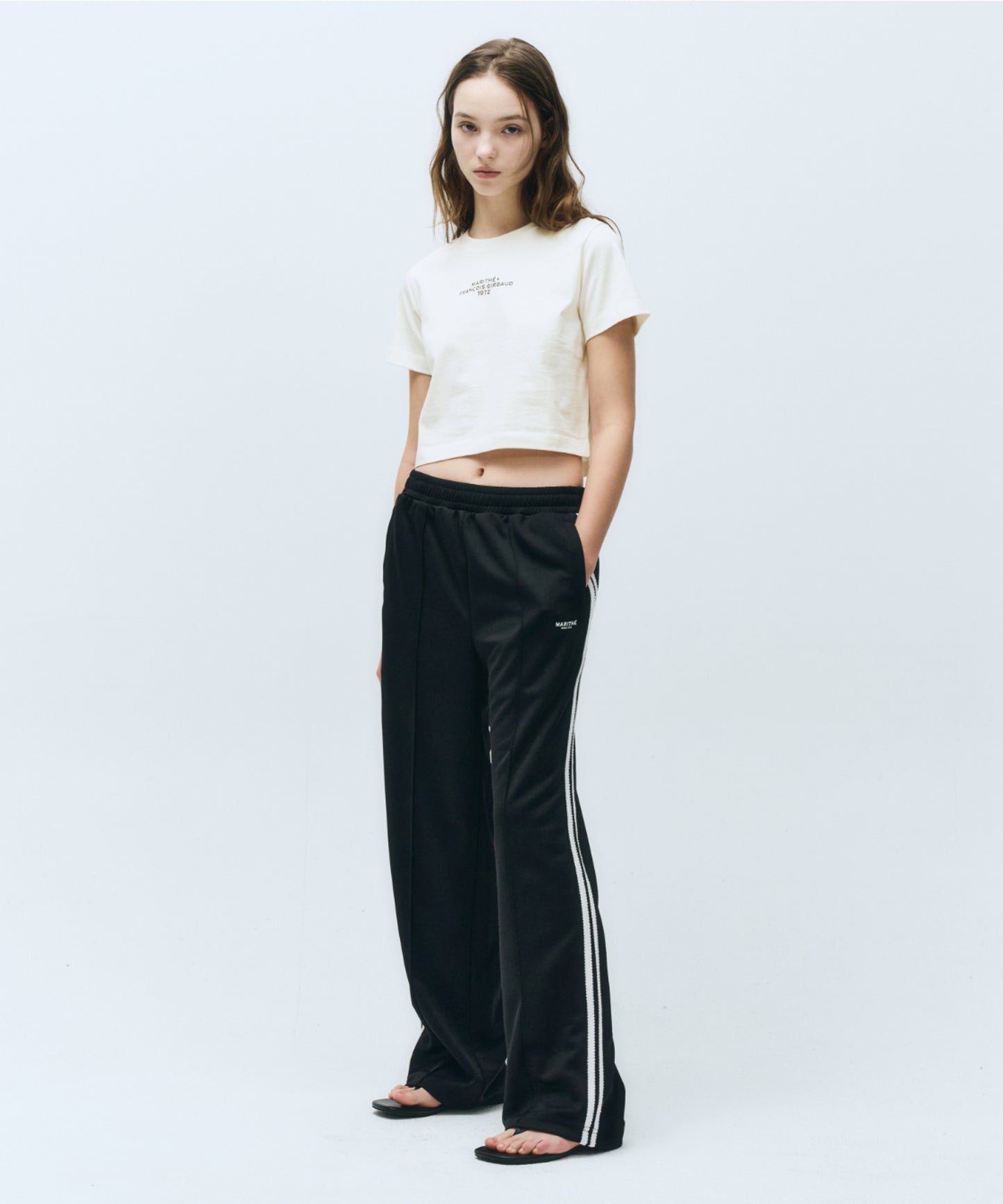 W LETTERING CROP TEE