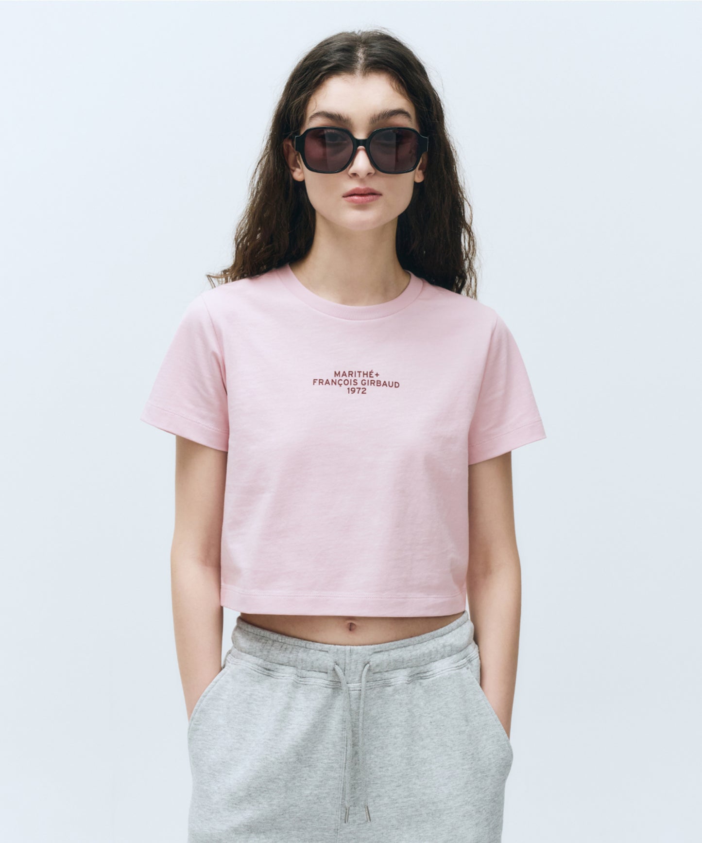 W LETTERING CROP TEE