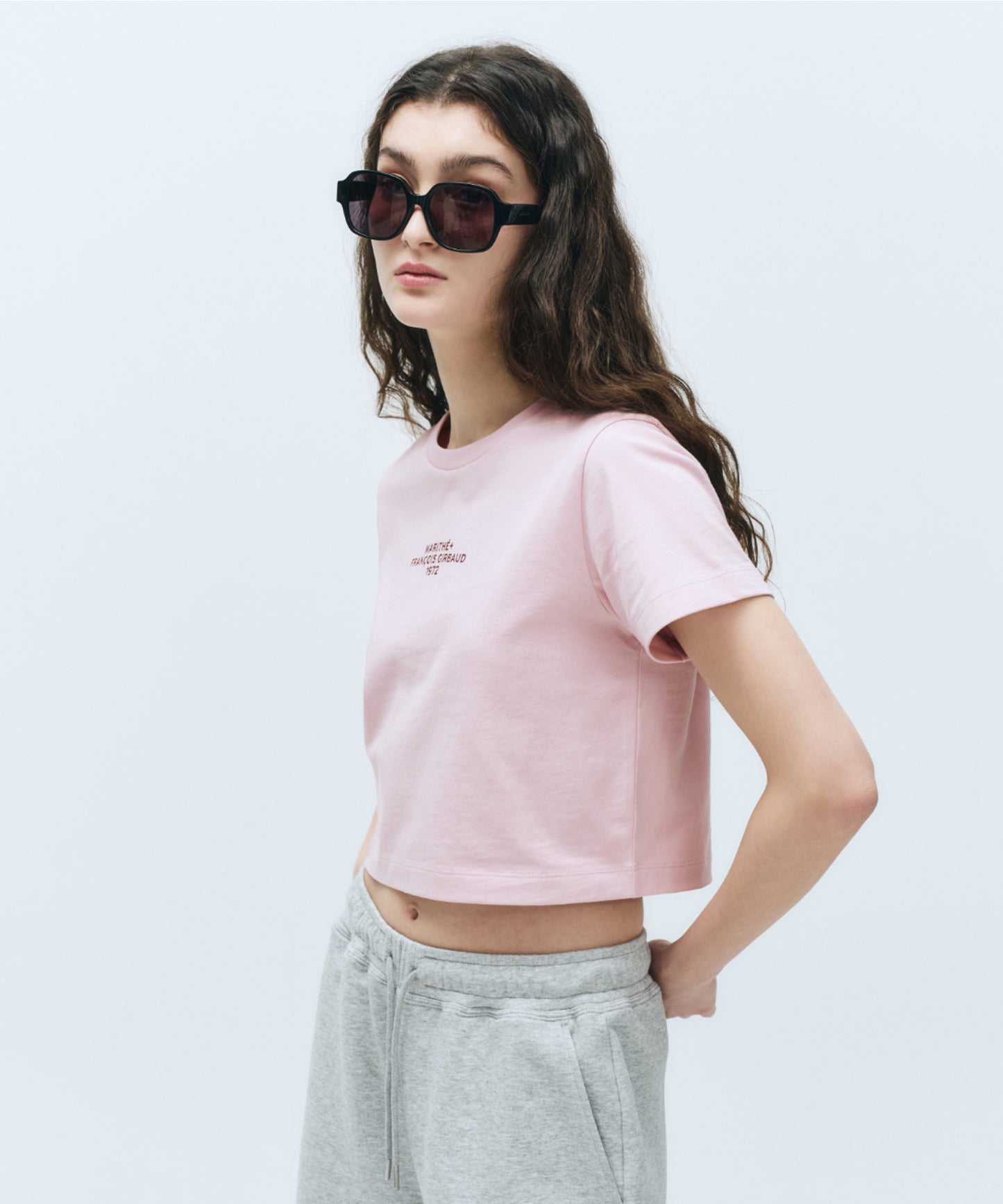 W LETTERING CROP TEE