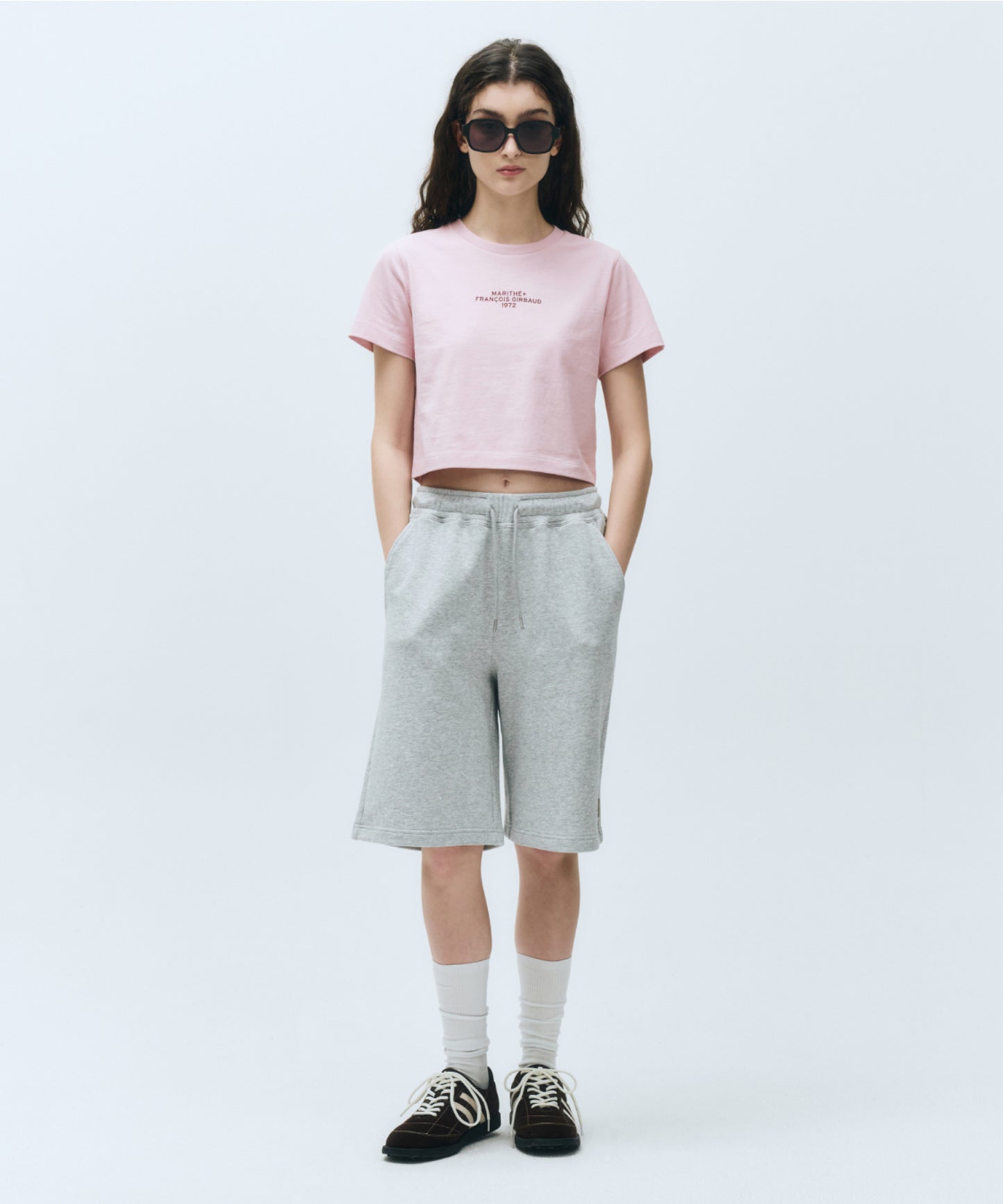 W LETTERING CROP TEE