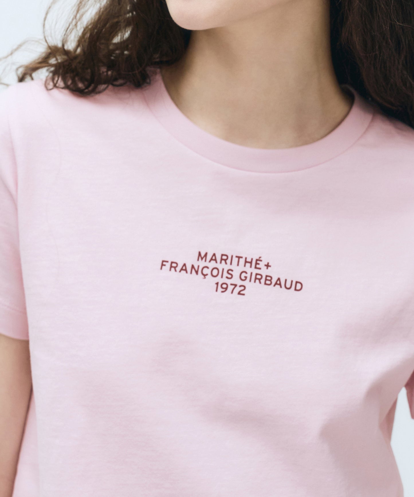 W LETTERING CROP TEE