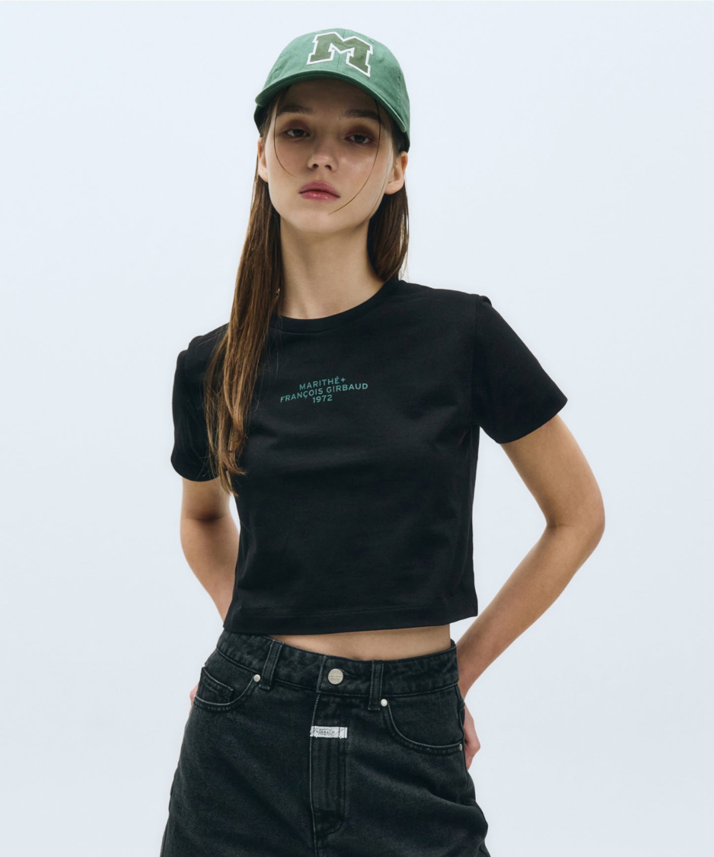 W LETTERING CROP TEE