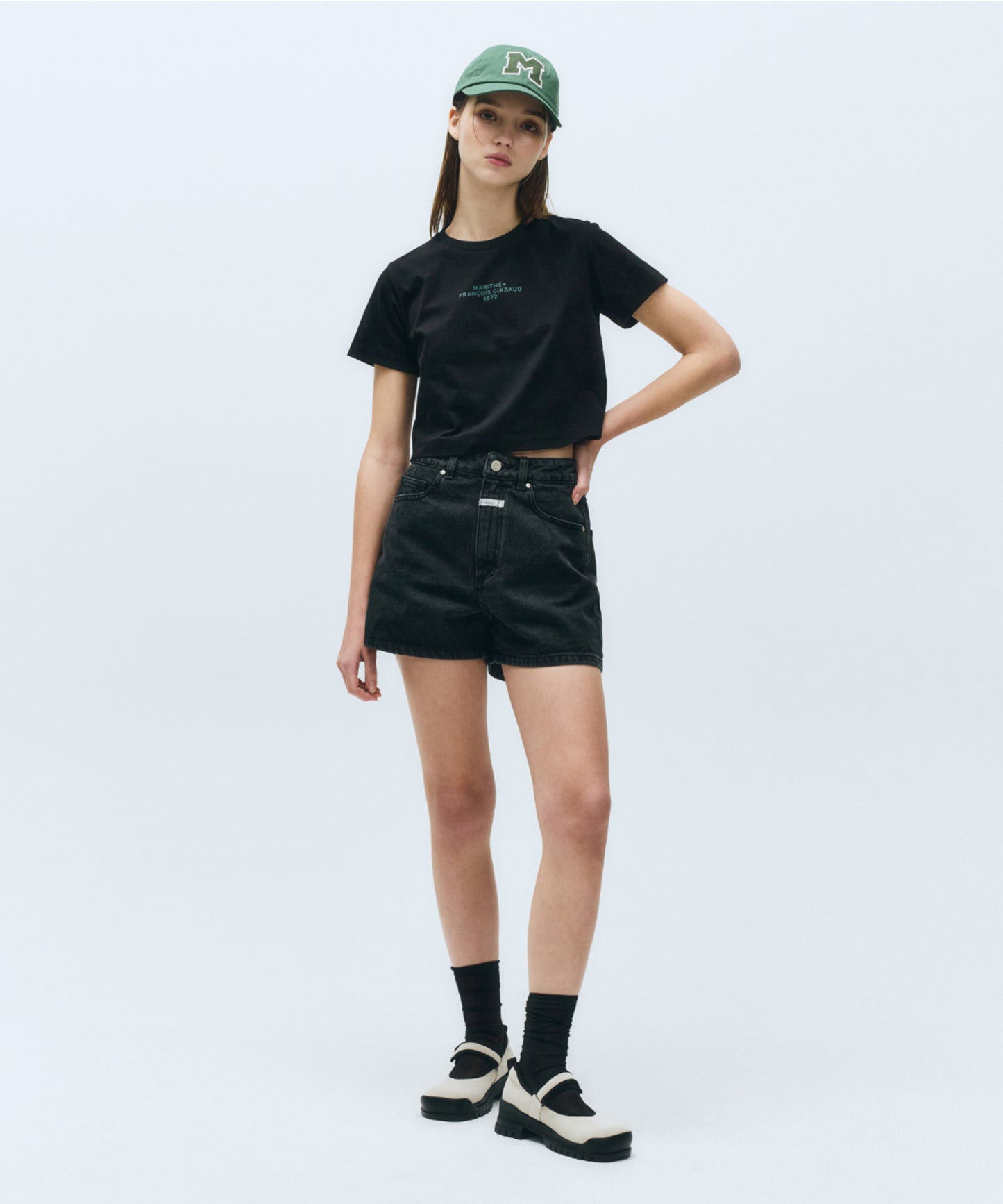 W LETTERING CROP TEE
