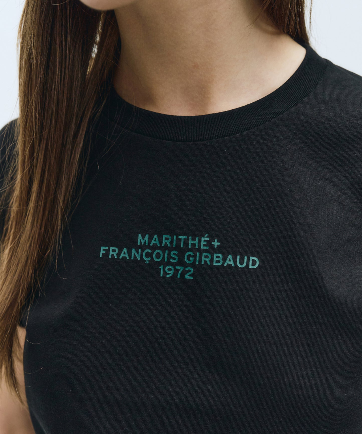 W LETTERING CROP TEE