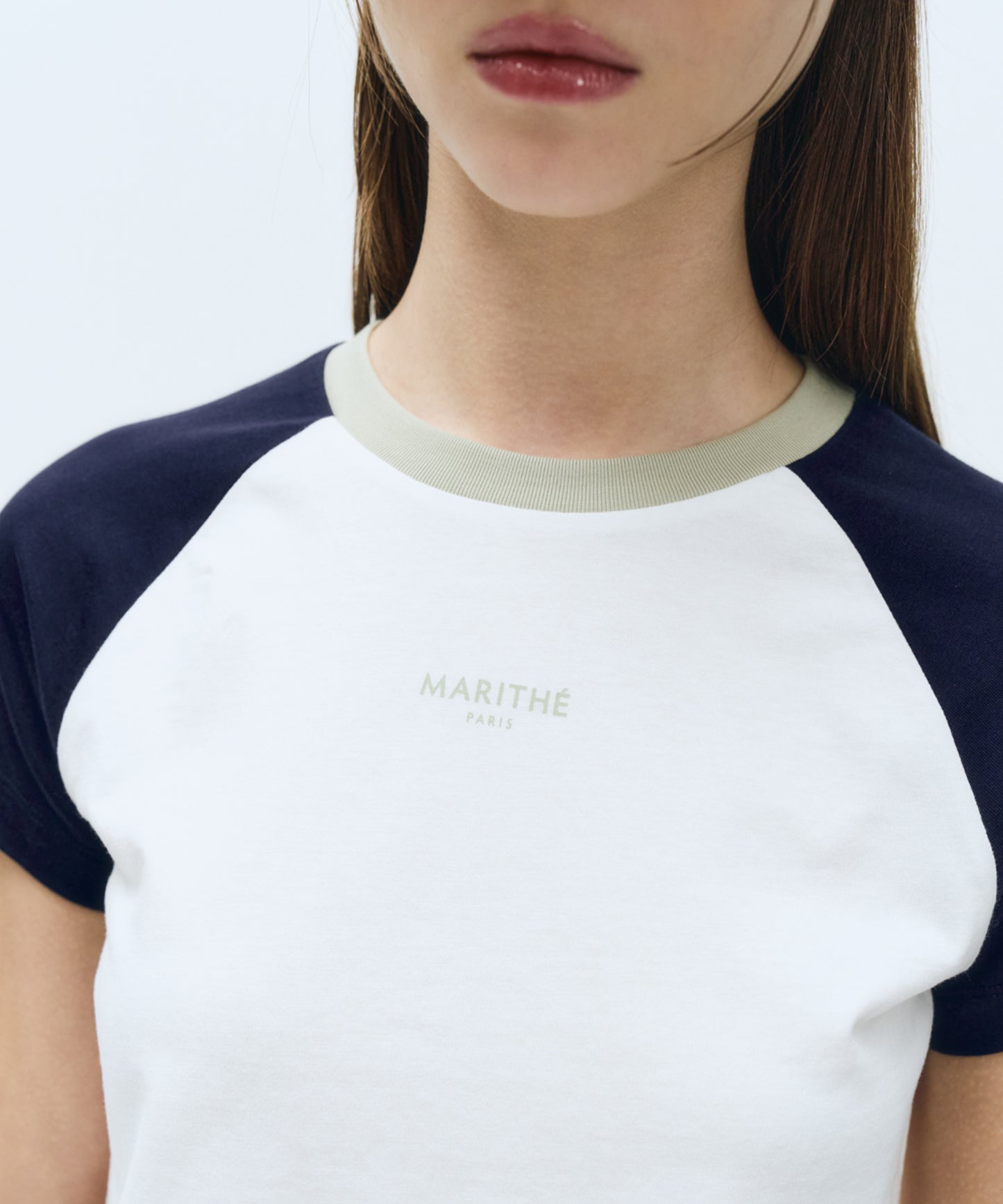 W 2-TONE RAGLAN CROP TEE