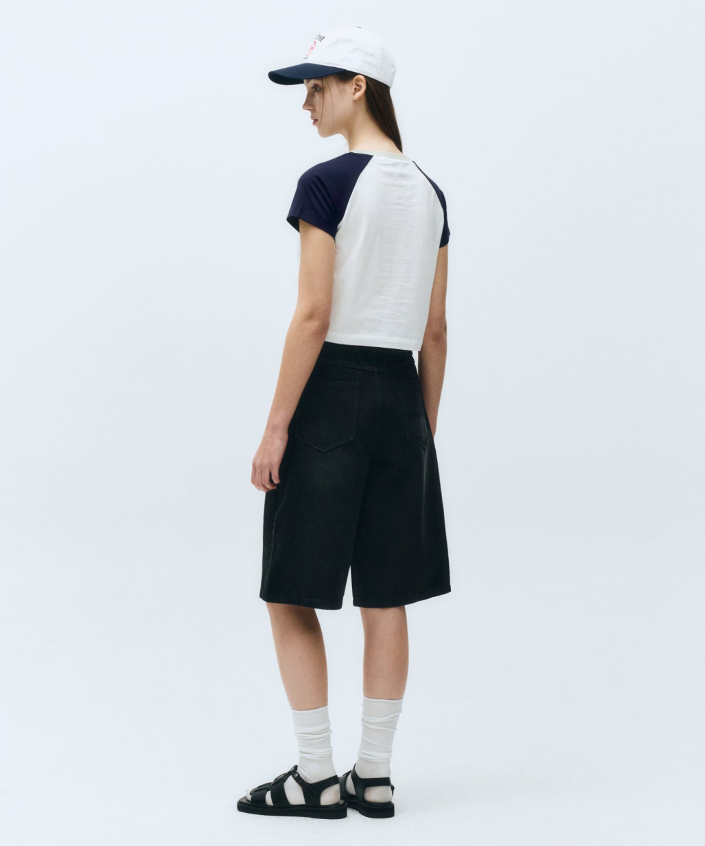 W 2-TONE RAGLAN CROP TEE