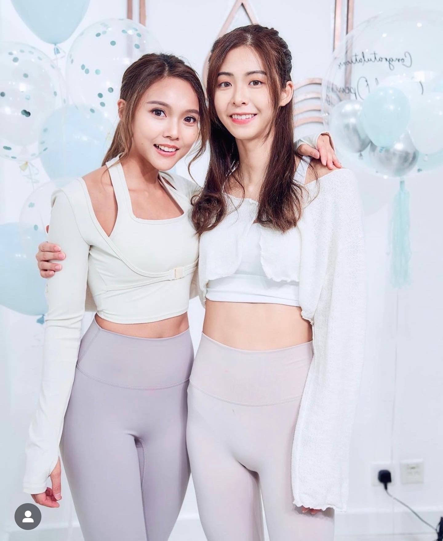 Cross Neck & Button up Long Sleeves Sports Bra