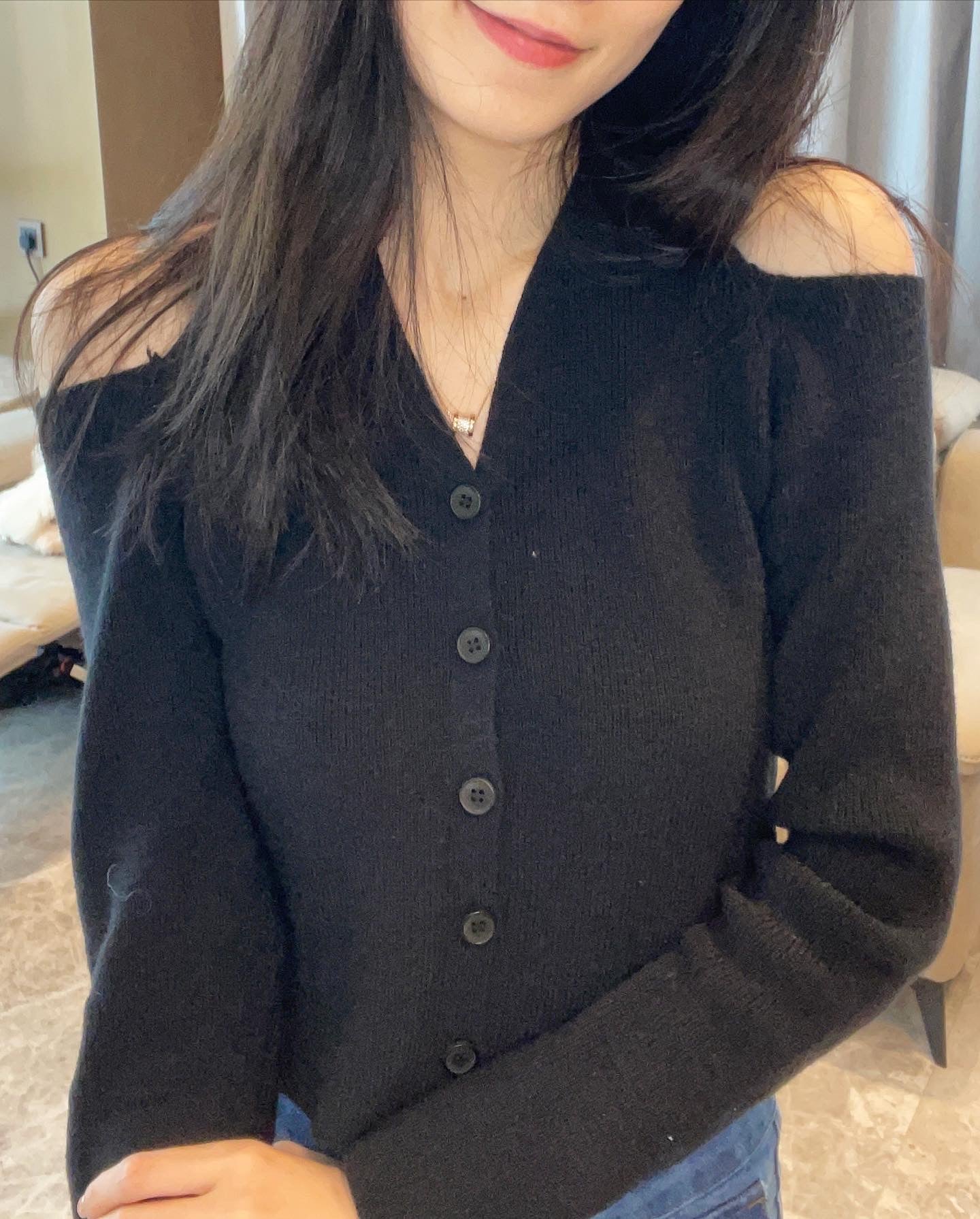 V neck strapped knit top
