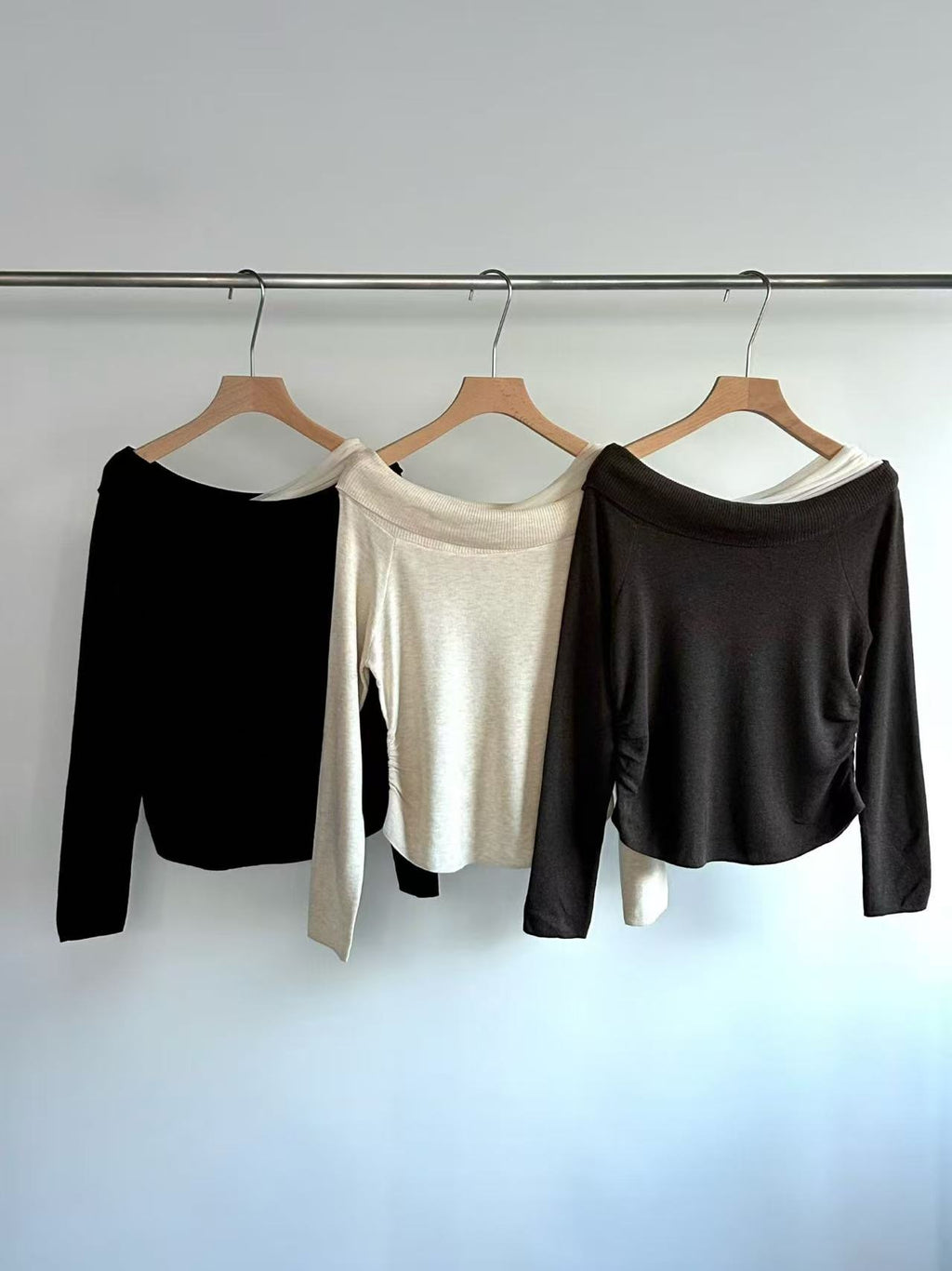 One‑line Neck Shirred Top