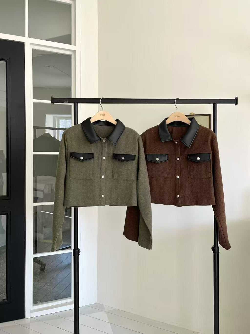Leather Collar Cropped Jacket
