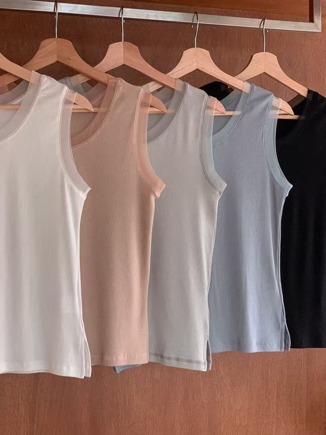 Lace Outline Tank Top