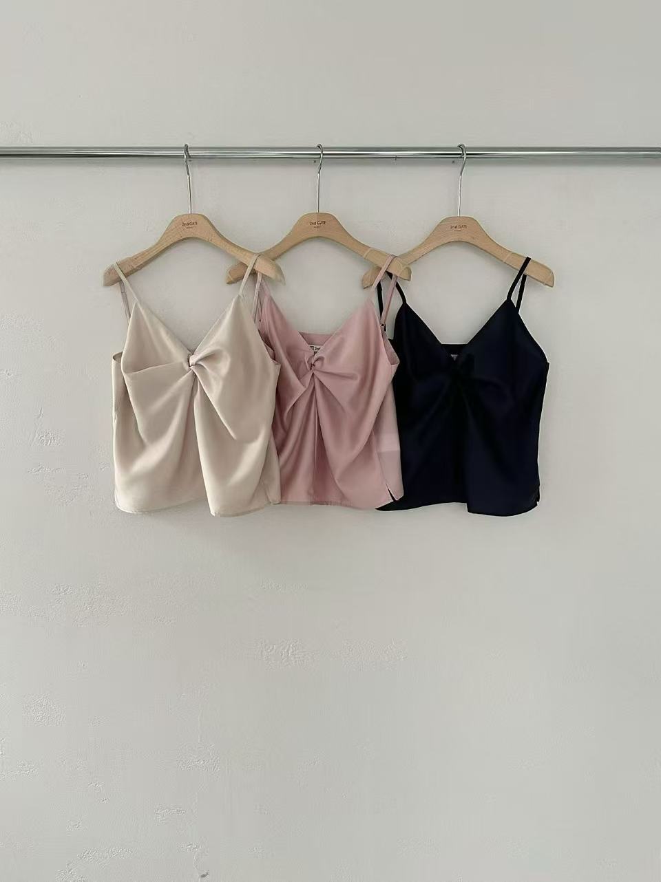 Silky knot Tank top