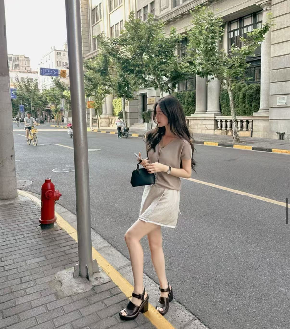 Thin Outline Skirt