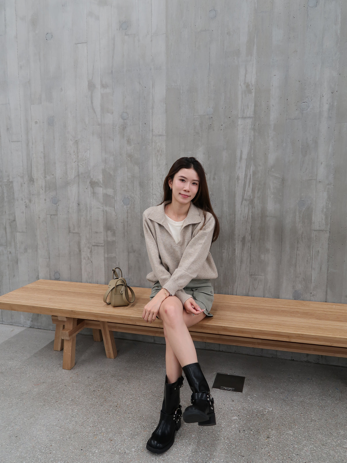 White base collar knitted sweater