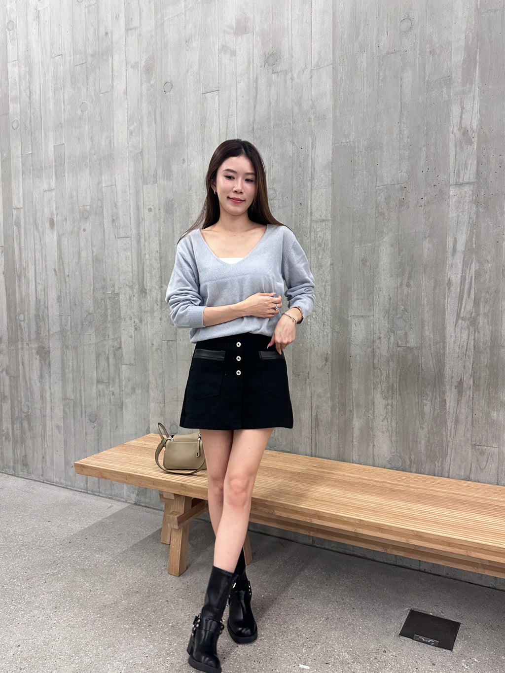 Thin wool v neck top