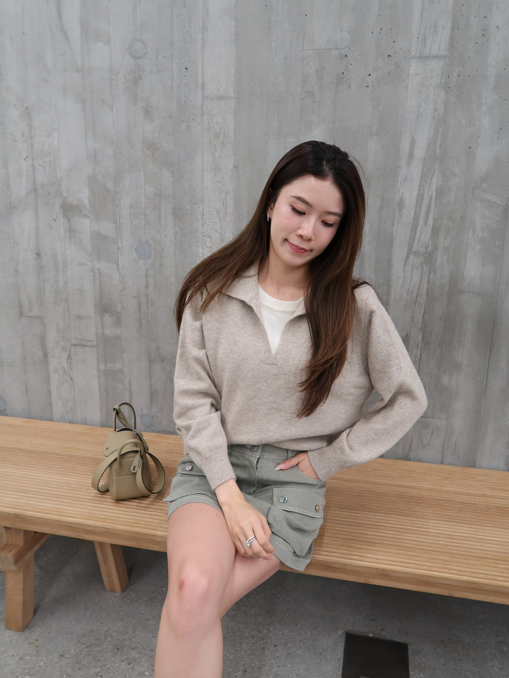 White base collar knitted sweater