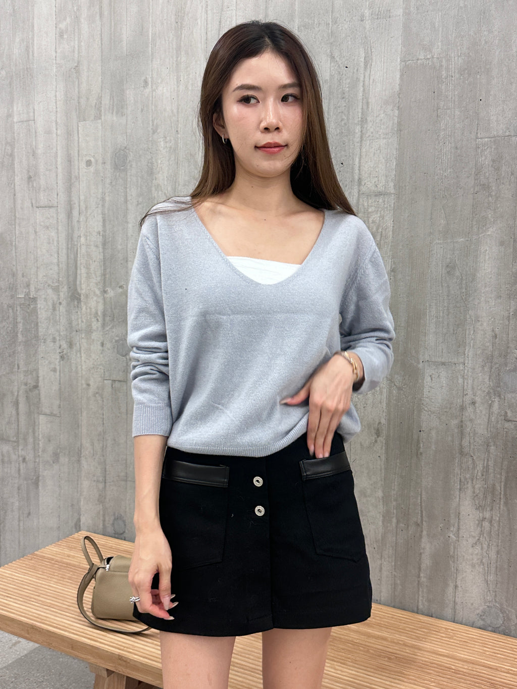 Thin wool v neck top