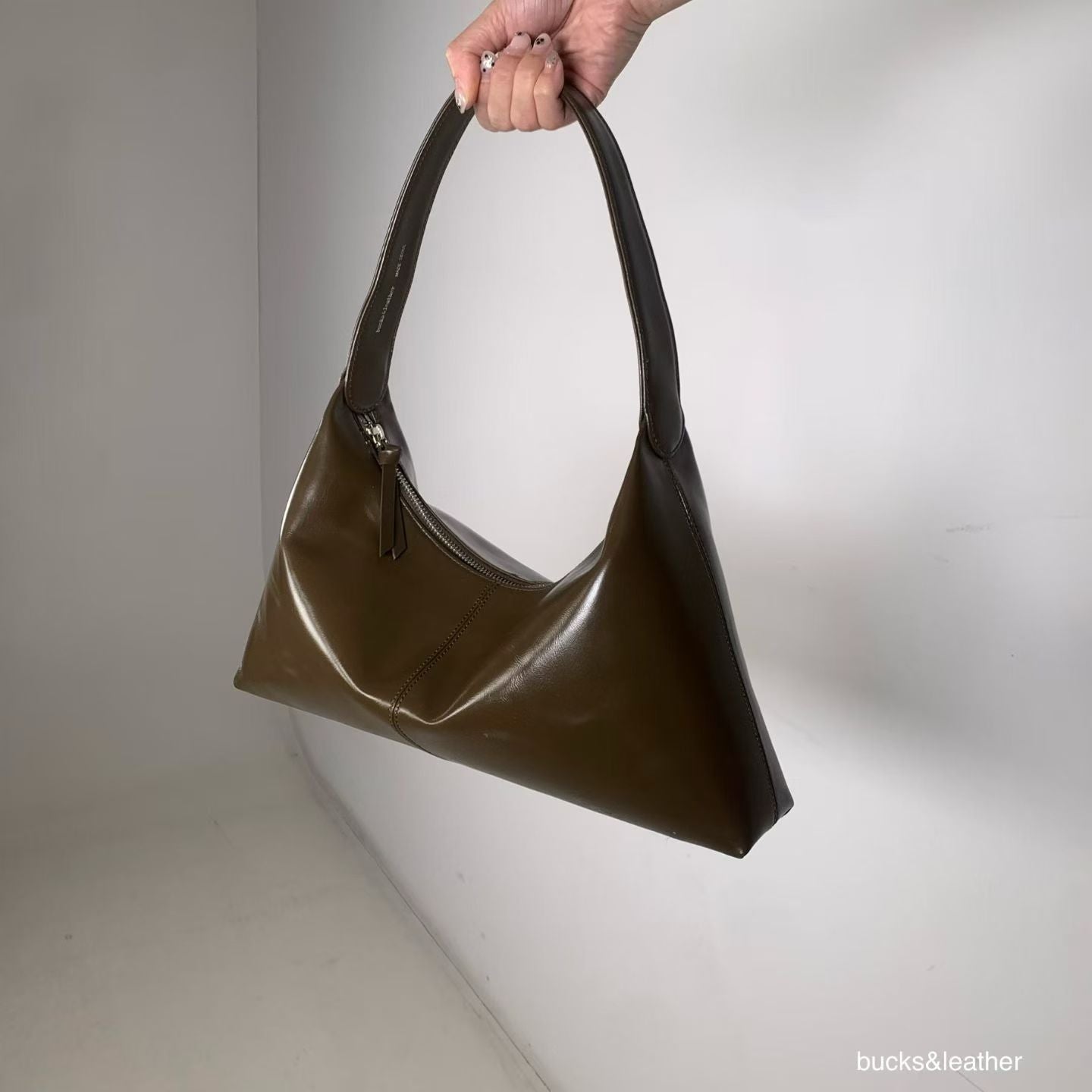 Real Leather Triangle Zipped Bag 牛皮亮面