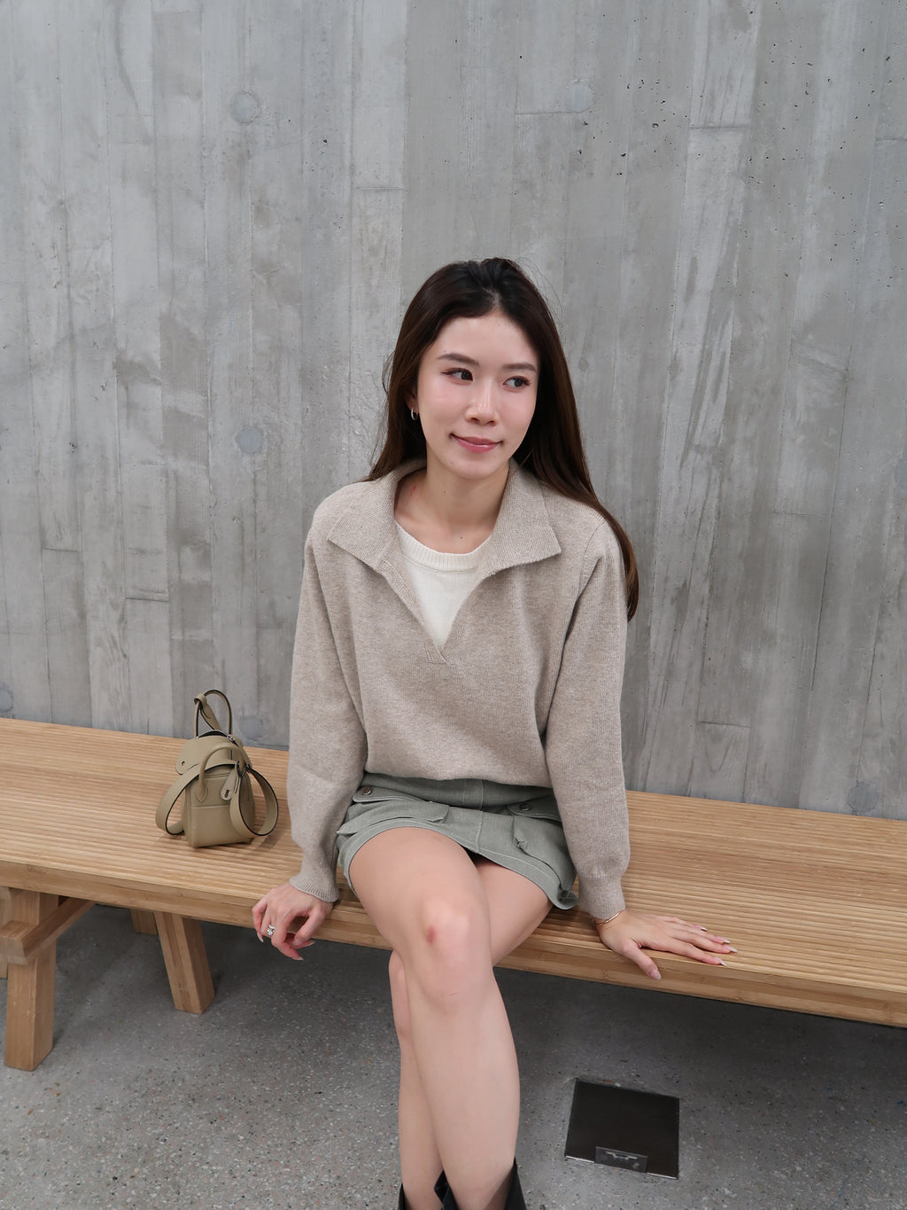 White base collar knitted sweater