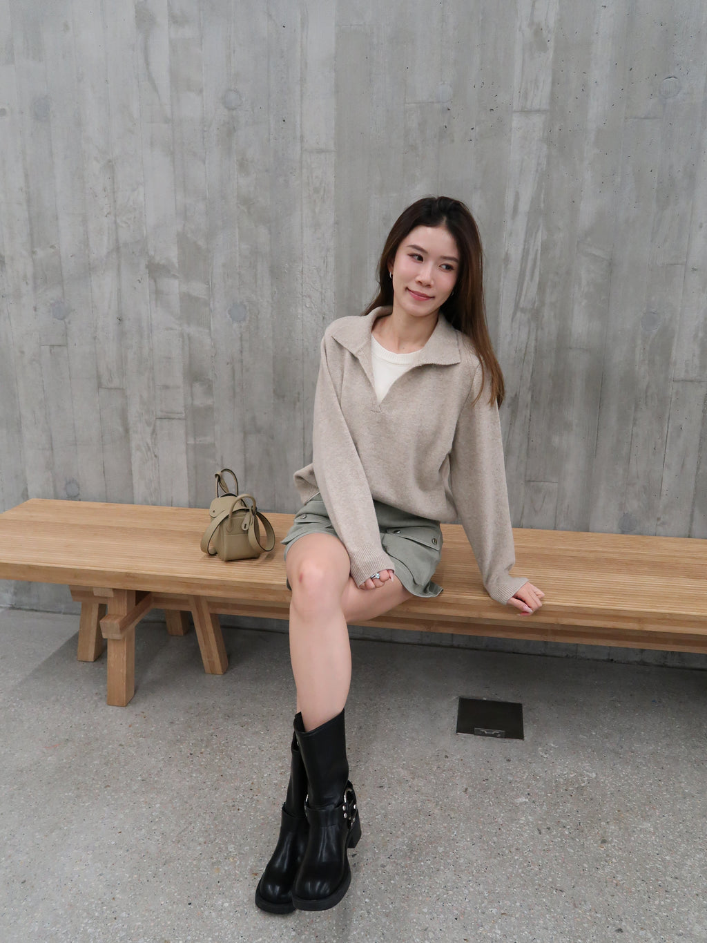 White base collar knitted sweater